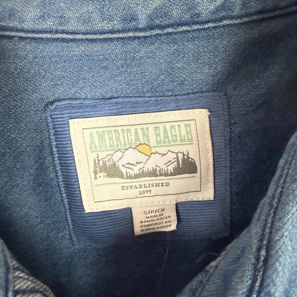 NWT American Eagle Denim Puff Sleeve Relaxed Buttondown Shirt Blue Size Small S - Picture 6 of 12